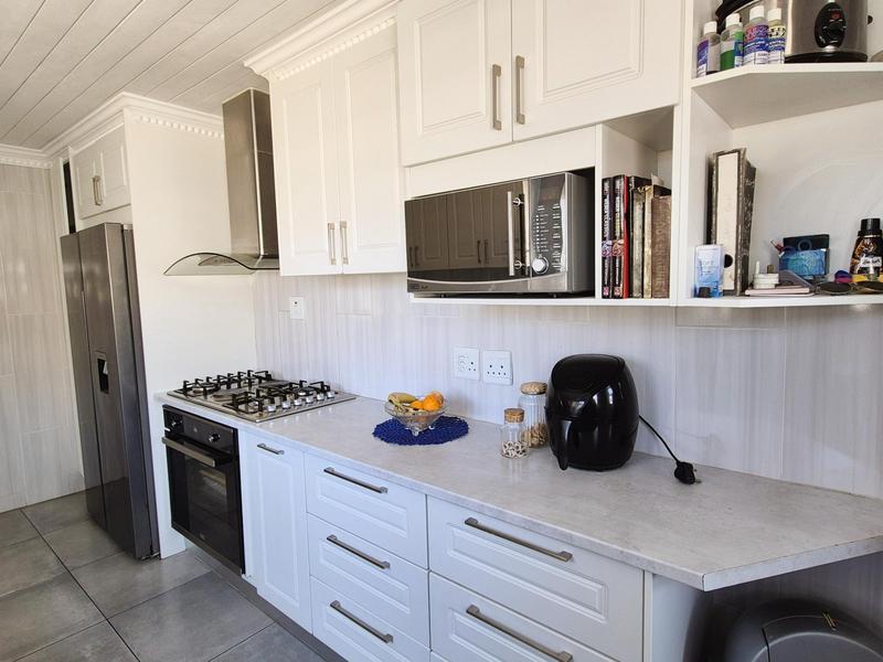 7 Bedroom Property for Sale in De Kelders Western Cape